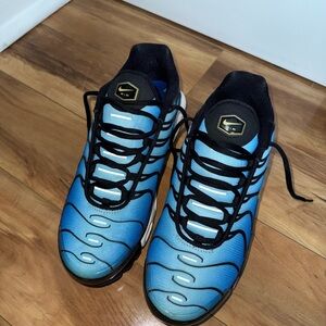 Nike air max size 9 Men's Black and Blue Sneakers